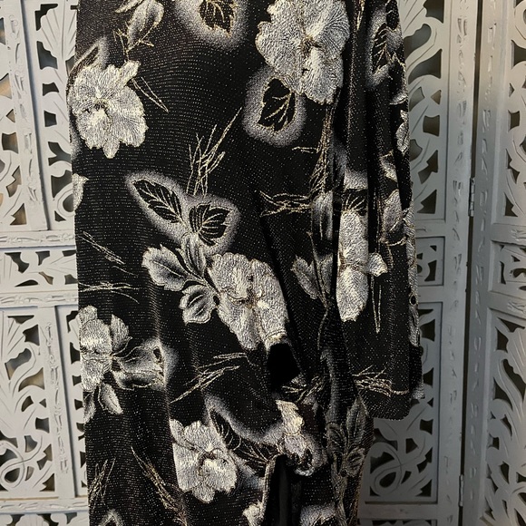 ROBBIE BEE SPECTACULAR SPARKLY BLACK WITH WHITE & GOLD ACCENTS FANCY MIDI DRESS - Picture 5 of 14